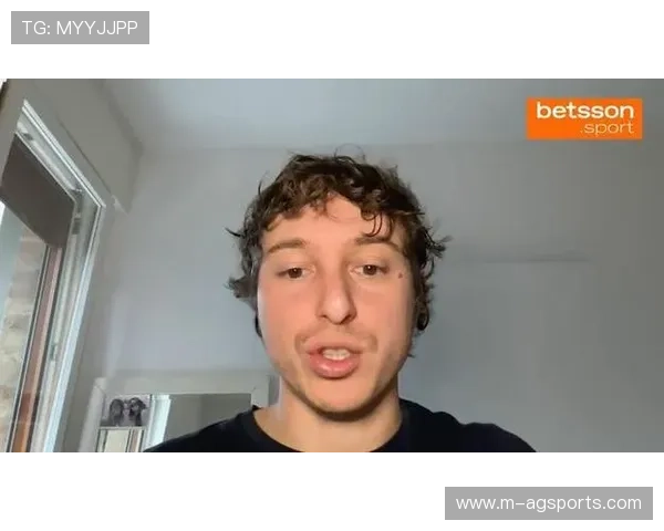 莫雷托谈福法纳:球员拒绝离队,米兰中场竞争白热化 莫雷托谈福法纳:球员拒绝离队,米兰中场竞争白热化